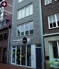 Eigentijdse architectuur die qua maat en schaal aansluit bij centrumbebouwing Eigentijdse architectuur die qua maat en schaal aansluit bij centrumbebouwing