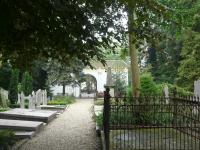 De Algemene Begraafplaats aan de Meipoortstraat/Kraakselaan is in 1829 aangelegd naar ontwerp van de bekende landschapsarchitect Zocher. Het is een rijksmonument. Door de ligging op één van de bastions van de stad heeft de begraafplaats een bijzondere en fraaie relatie met zijn omgeving.