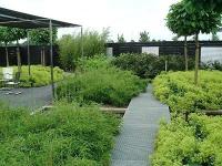 Voorbeeldtuin met kleinschalige bebouwing met een tijdelijk karakter.