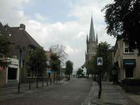 Zicht op de kerk van Druten in de gebogen Hogestraat.