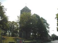 De beeldbepalende Oude Toren van Puiflijk op de dorpsdonk.