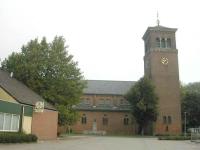 Publieke functies zijn gesitueerd rondom het kerkgebouw.