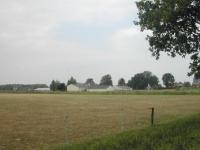 Ruim zicht op het omringende agrarische landschap.