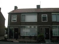 Opvallend afwijkend metselverband eerste verdieping.