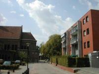 Uitbreiding aan de historische kern in eigentijdse architectuur.