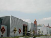 Opvallend kleur- en materiaalgebruik bij het bedrijventerrein aan het Kerkeland.