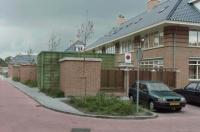 Niet passend door omvang, materiaal- en kleurgebruik.