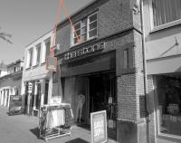 Reclames in winkelgebieden of op winkels en caf&eacute;'s e.d. in woongebieden