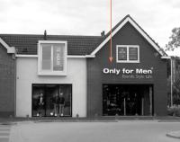 Reclames in winkelgebieden of op winkels en caf&eacute;'s e.d. in woongebieden