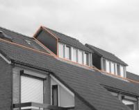 Zijwanden in een donkere kleur en geplaatst op één lijn