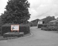 Geplaatst bij de toegang tot het bedrijf